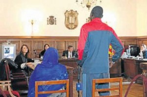 Matrimonio gambiano acusado de practicar una ablación de clítoris a su hija, de espaldas, en un juicio en Teruel.