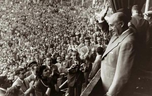 Franco, aclamado en la plaza de toros de Barcelona en 1951.