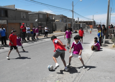 Resultado de imagen de Niños jugando al futbol en las calles Almerienses
