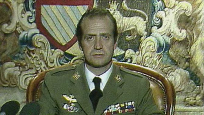 El Rey Juan Carlos durante la emisión de su mensaje a la nación el 23 de febrero de 1981.