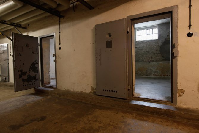 Celdas en los sótanos de una antigua prisión del Ministerio para la Seguridad del Estado (Stasi) de la antigua Alemania Oriental