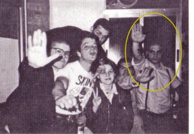Ignacio Vega Peinado, miembro de VOX Toledo, haciendo el saludo nazi junto a sus compañeros skinheads en los años 90
