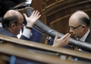 De Guindos y Montoro hoy en el hemiciclo del Congreso. De Guindos y Montoro hoy en el hemiciclo del Congreso.