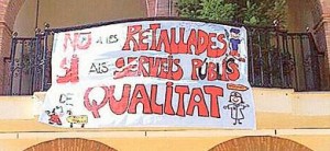 El cartel con la protesta en la fachada del Ayuntamiento. El cartel con la protesta en la fachada del Ayuntamiento.