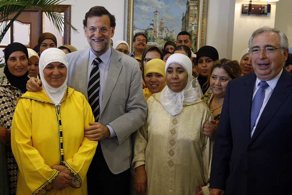 Rajoy, con un grupo de musulmanas en Melilla.