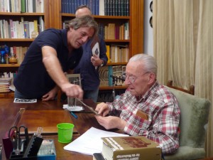 A sus 93 años, Blas Piñar mantiene una frenética actividad diaria.