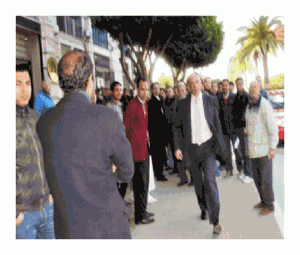 Jorge Cabeza, corriendo tras un marroquí por las calles de Nador. Jorge Cabeza, corriendo tras un marroquí por las calles de Nador.