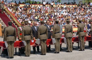 Entrega de los reales despachos en la Academia General Básica de Suboficiales Entrega de los reales despachos en la Academia General Básica de Suboficiales