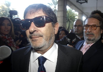 El exdirector general de Trabajo de la Junta de Andalucía, imputado en el caso de los ERE fraudulentos, Francisco Javier Guerrero llegando este miércoles a los juzgados de Sevilla.