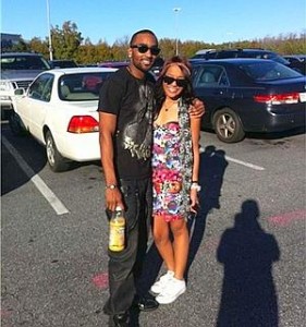 Bobbi Kristina y Nick Gordon, su hermano adoptivo han colgado sus fotos en Twitter. 