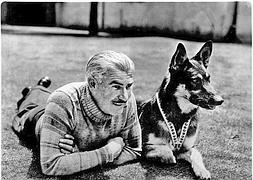 'Rin Tin Tin' en Hollywood junto a su dueño, entrenador y salvador Lee Duncan.