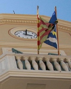 Fachada del Ayuntamiento de Sarrià de Ter (Gerona). Fachada del Ayuntamiento de Sarrià de Ter (Gerona).