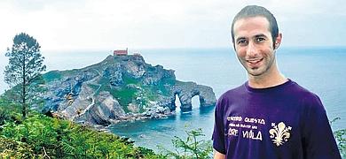 Iñigo Cabacas, en San Juan de Gaztelugatxe./ Foto cedida por sus amigos