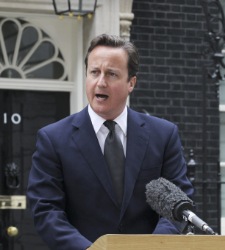 El Gobierno de Cameron aconseja a sus súbditos la Sanidad pública española.