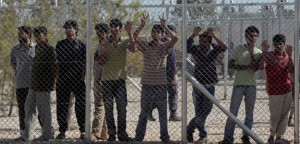Inmigrantes irregulares en el campamento de detención de Amygdaleza, en Grecia.