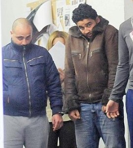 Pasan a disposición judicial a un presunto homicida, a la derecha en la imagen, y un narco. Pasan a disposición judicial a un presunto homicida, a la derecha en la imagen, y un narco.