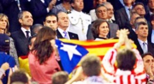 Juan Carlos I, en el palco de Mestalla, en la final de hace tres años