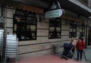 La cafetería de Pola de Siero en la que intentaron entrar los menores apresados por la Policía