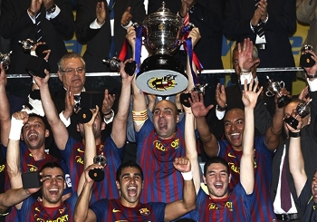 El capitán Javi Rodríguez levanta la Copa del Rey