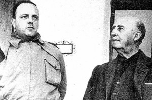 Franco junto al exministro de Informacion y Turismo, Manuel Fraga, antes de su conversion al liberalismo conservador.