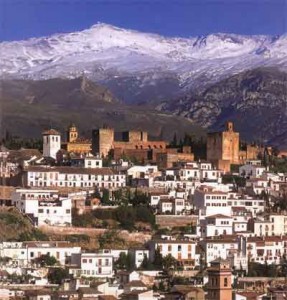 Imagen de Granada, con Sierra Nevada al fondo. Imagen de Granada, con Sierra Nevada al fondo.