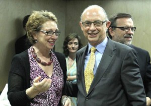 Cristóbal Montoro y Carmen Martínez Aguayo, consejera de Hacienda del Gobierno andaluz.