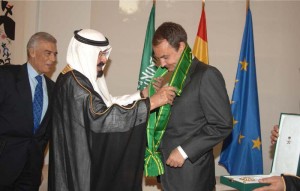 Zapatero, artífice de la Alianza de Civilizaciones, recibe el homenaje del rey de Arabia Saudí... por los servicios prestados.