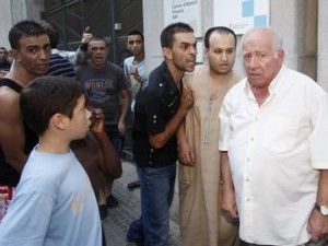 Un grupo de musulmanes acosa a un simpatizante de PxC en Salt.