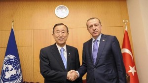 Ban Ki-moon, secretario general de la ONU, con el primer ministro turco, Recep Tayyip Erdogan 