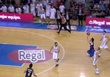 El Barça gana al Madrid con un triple sobre la bocina (81-80) el primer