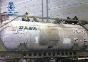 El camíón cisterna donde estaba escondida la cocaína. El camíón cisterna donde estaba escondida la cocaína.