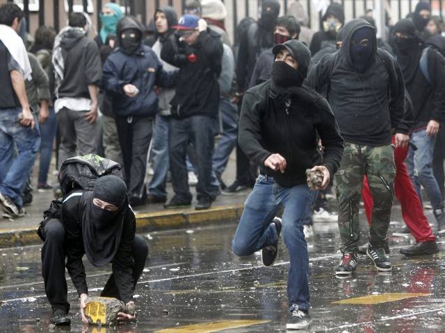 La izquierda filoterrorista sembró el caos en las calles para impedir el homenaje al general Pinochet.