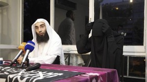 La conversa y el portavoz islamista, en la rueda de prensa en Bruselas 