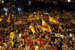 Celebración del triunfo de España en las calles de Barcelona.