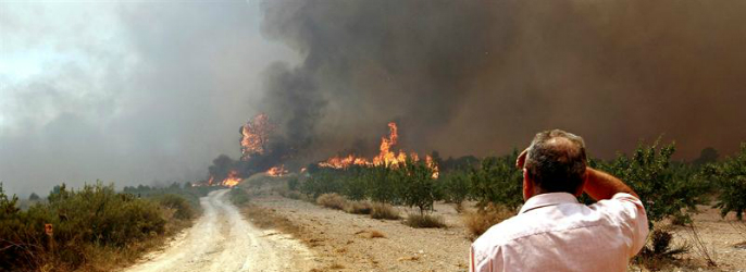 El peor incendio en dos décadas arrasa decenas de miles de hectáreas en la Comunidad Valenciana.