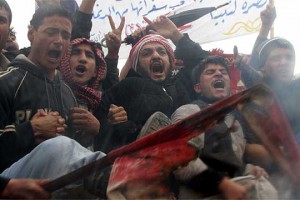 Un grupo de iraquíes lanza consignas contra Dinamarca, el país que les otorgó asilo. Un grupo de iraquíes lanza consignas contra Dinamarca, el país que les otorgó asilo.