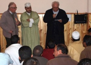 La rendición de la Iglesia al islam: El obispo de Segovia acudió a la mezquita de la ciudad para ponerse a las órdenes de sus nuevos amos. La rendición de la Iglesia al islam: El obispo de Segovia acudió a la mezquita de la ciudad para ponerse a las órdenes de sus nuevos amos.