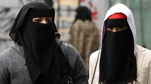 Dos modelos de niqab en Londres 