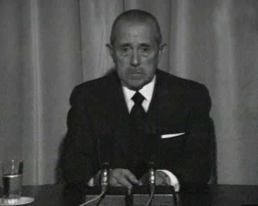 Carlos Arias Navarro, presidente del Gobierno en 1975, fue el encargado de anunciar a los españoles la muerte de Franco.