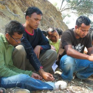 Inmigrantes en Bangladesh duermen a la intemperie. Inmigrantes en Bangladesh duermen a la intemperie.