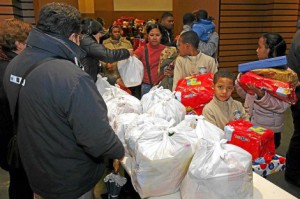 Nada más pisar suelo español, los inmigrantes lo tienen 'todo gratis'.