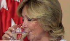 Aguirre, en la rueda de prensa dada para anunciar su dimisión. Aguirre, en la rueda de prensa dada para anunciar su dimisión.