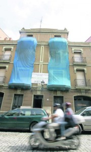 Edificio de la calle de Honesto Batalón ocupado. Edificio de la calle de Honesto Batalón ocupado.