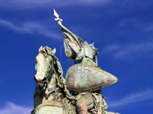 Detalle de la estatua del héroe Godofredo de Bouillon en la Plaza Real de Bruselas. Godofredo de Bouillon fue un caballero medieval que llevó a la primera cruzada contra el Islam y se convirtió en rey de Jerusalén. 