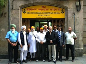 Colom y una representación de los paquistaníes residentes en Barcelona.