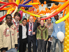 Àngel Colom, rodeado de los suyos. Àngel Colom, rodeado de los suyos.