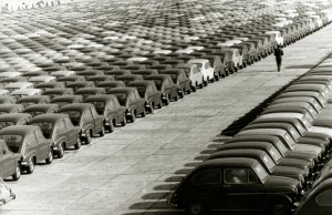 Años 60: Fábrica de Seat, el coche convertido en todo un símbolo del desarrollo económico de España y de su nueva clase media.