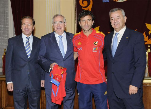 Miguel Marín (i) junto a Juan José Imbroda, con el exseleccionador de la sub 21.