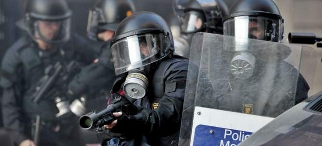 Una Policía al servicio de la casta: Mossos disparando contra ciudadanos catalanes.