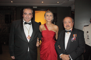 Armando Robles (i), junto a la delegada del Gobierno en Cataluña, María Llanos de Luna y el empresario catalán Gerardo Bellalta.